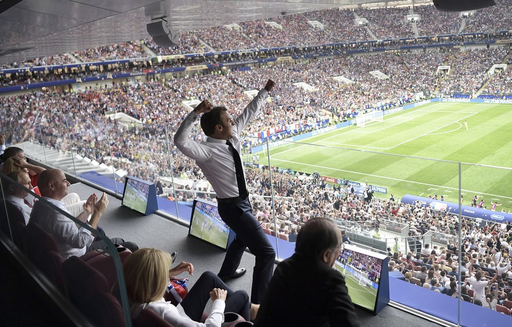 Chùm ảnh: CĐV Pháp ăn mừng chức vô địch World Cup lần thứ 2 trong lịch sử - Ảnh 14. Chùm ảnh: CĐV Pháp ăn mừng chức vô địch World Cup lần thứ 2 trong lịch sử - Ảnh 14.