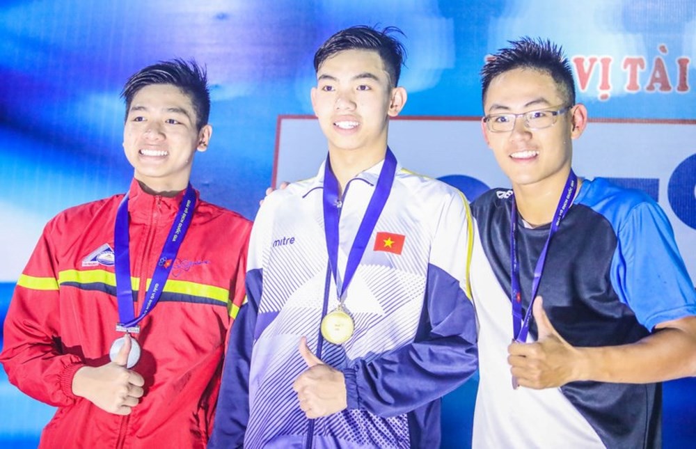 Hướng đến ASIAD 2018, Nguyễn Huy Hoàng thắng Nguyễn Hữu Kim Sơn, lập KLQG ấn tượng - Ảnh 1.