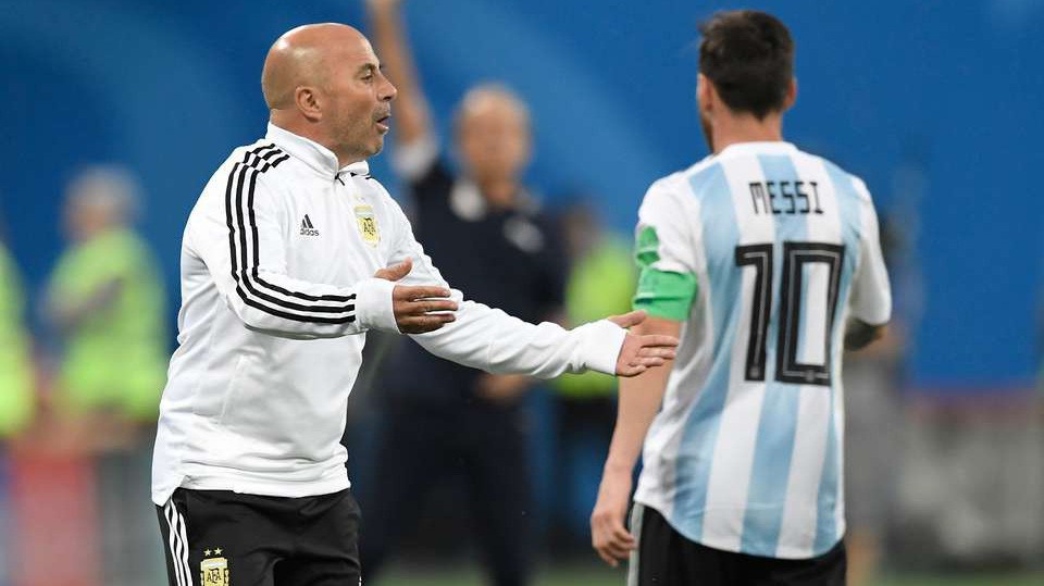LĐBĐ Argentina chưa dám sa thải HLV Jorge Sampaoli vì sợ đền bù… 457 tỷ đồng