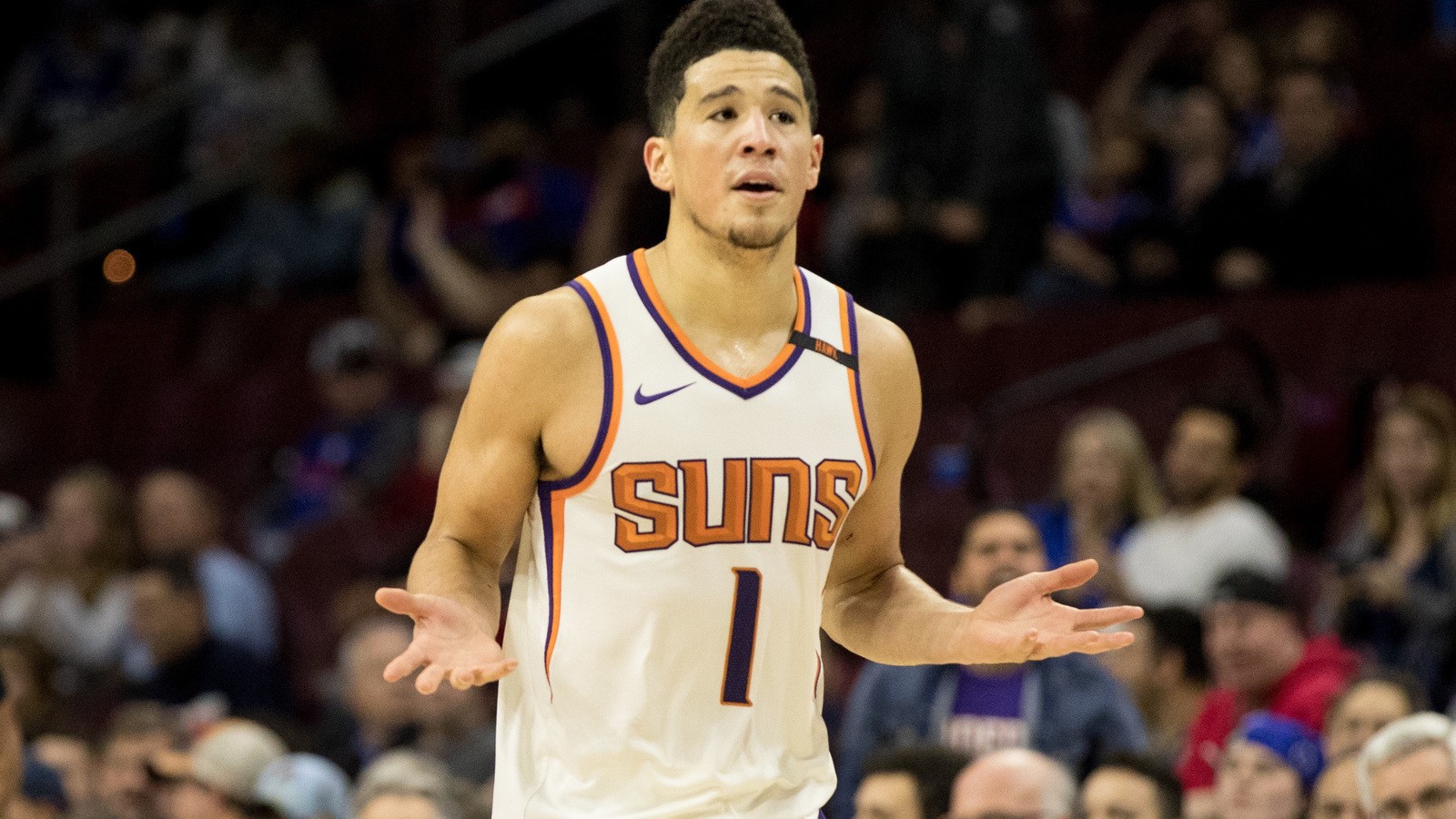 Biến tại Phoenix Suns: Ngôi sao Devin Booker đang cảm thấy thất vọng