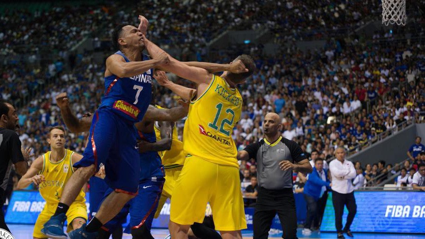 Đánh nhau nghiêm trọng tại FIBA, Úc và Philippines biến trận đấu thành võ đài