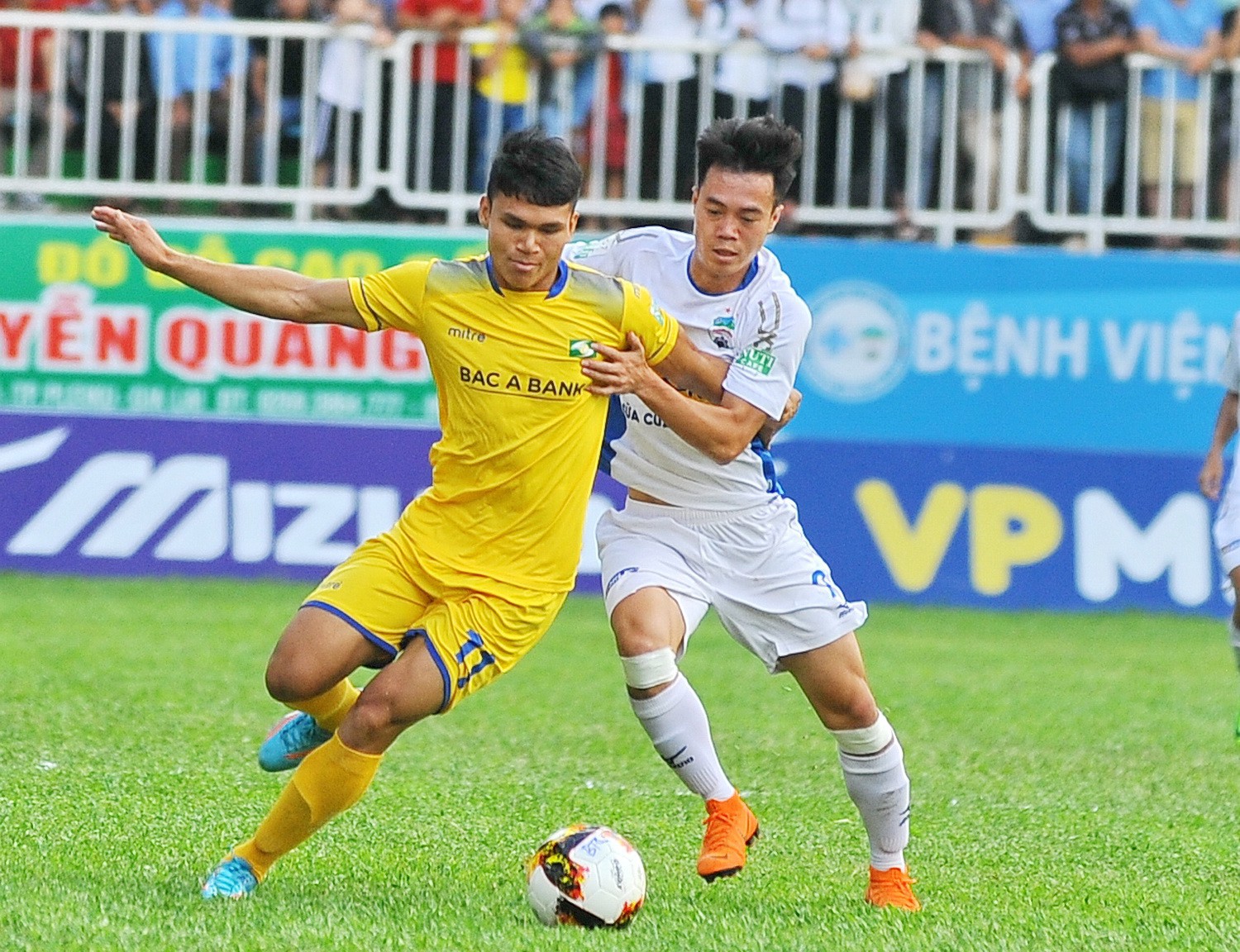 Trực tiếp V.League 2018 Vòng 20: Sông Lam Nghệ An - Hoàng Anh Gia Lai - Ảnh 1. Trực tiếp V.League 2018 Vòng 20: Sông Lam Nghệ An - Hoàng Anh Gia Lai - Ảnh 1.