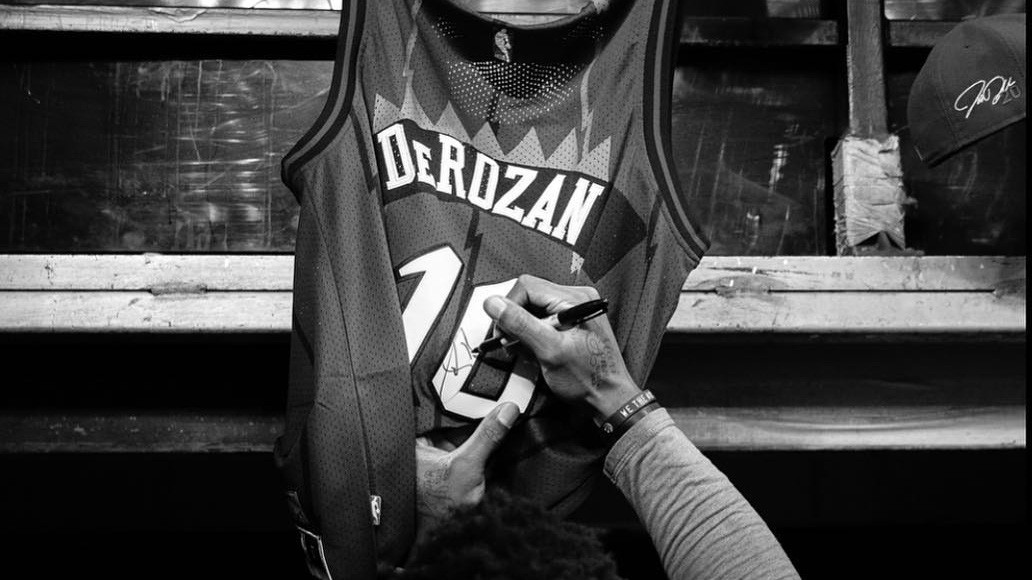 DeMar DeRozan gửi những lời cảm ơn xúc động đến đất nước Canada và cổ động viên của Toronto Raptors