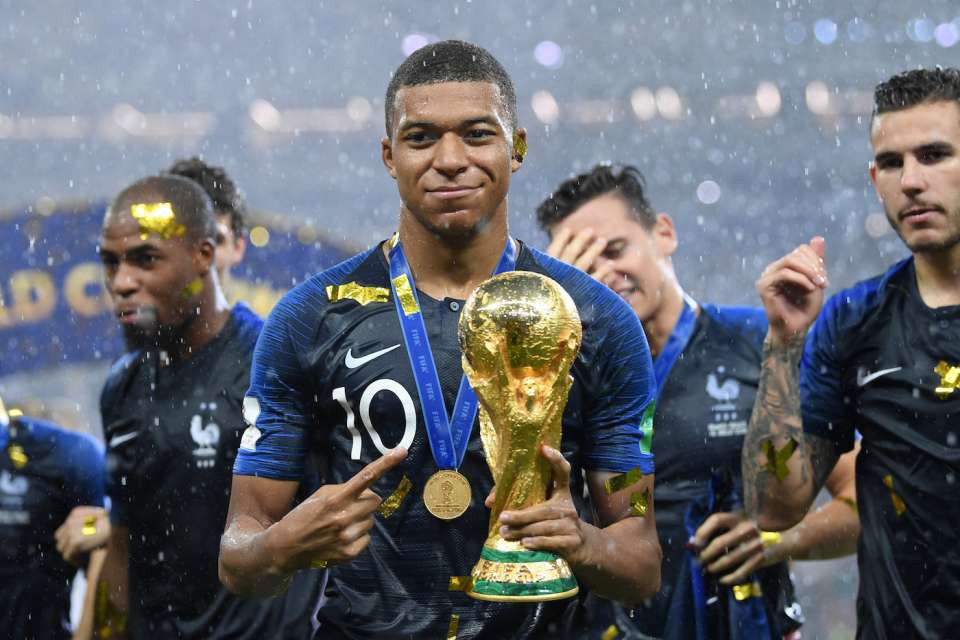 Brazil xuất khẩu cầu thủ nửa tỷ euro, Liverpool ôm hàngnhiều nhất - Ảnh 7. Brazil xuất khẩu cầu thủ nửa tỷ euro, Liverpool ôm hàngnhiều nhất - Ảnh 7.