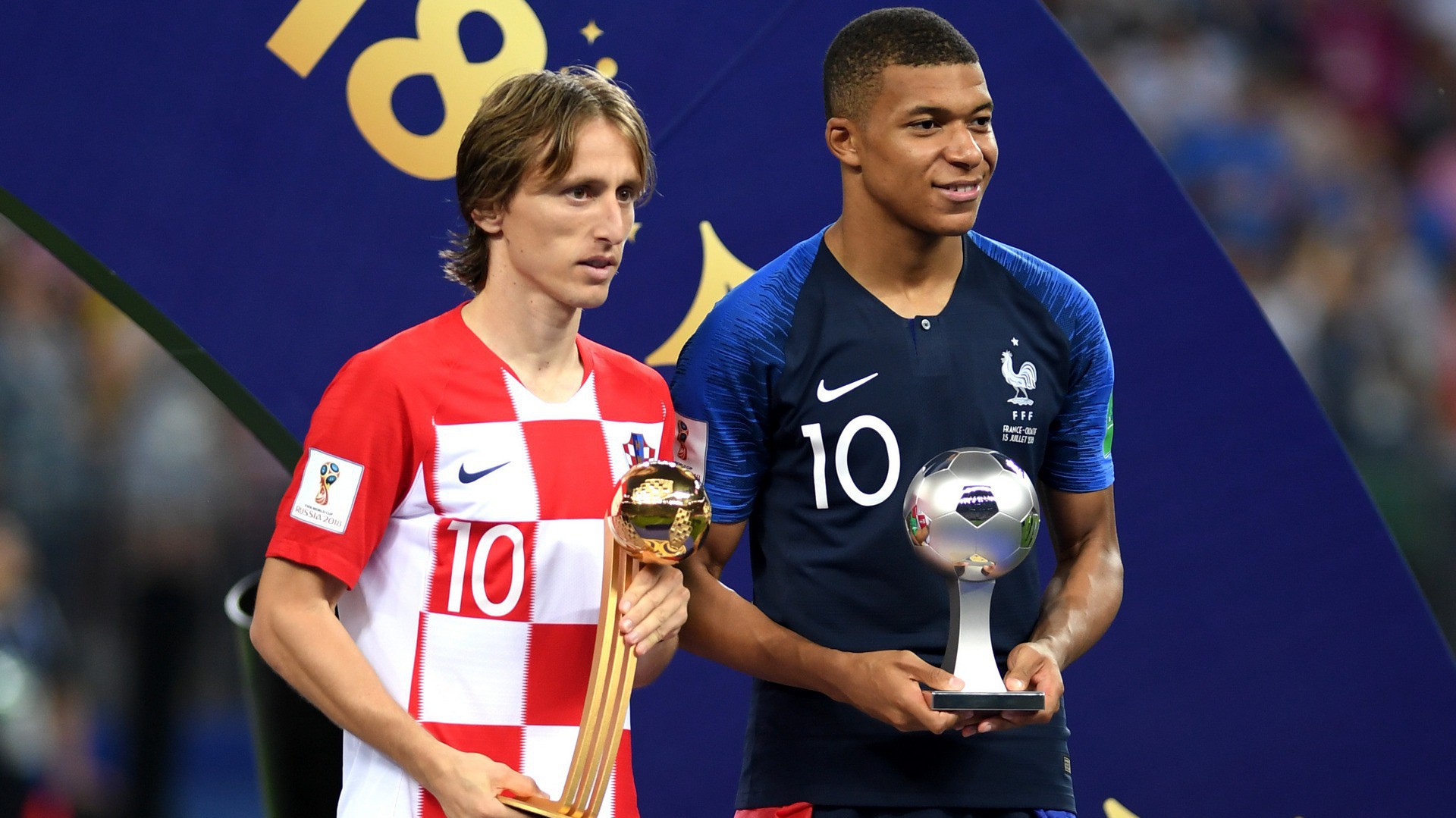 Mbappe chọn... chính mình và gạch tên Messi cùng Griezmann ở giải Quả bóng Vàng