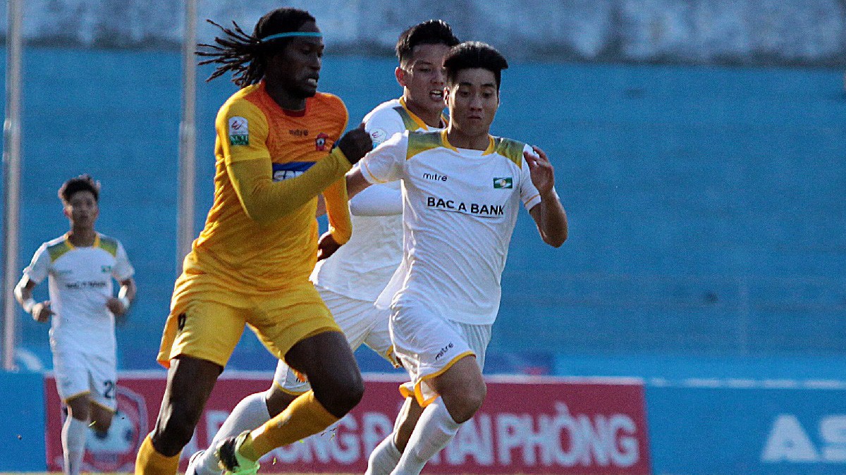 Hoàng Văn Bình hồi sinh cùng SLNA ở lượt về V.League 2018