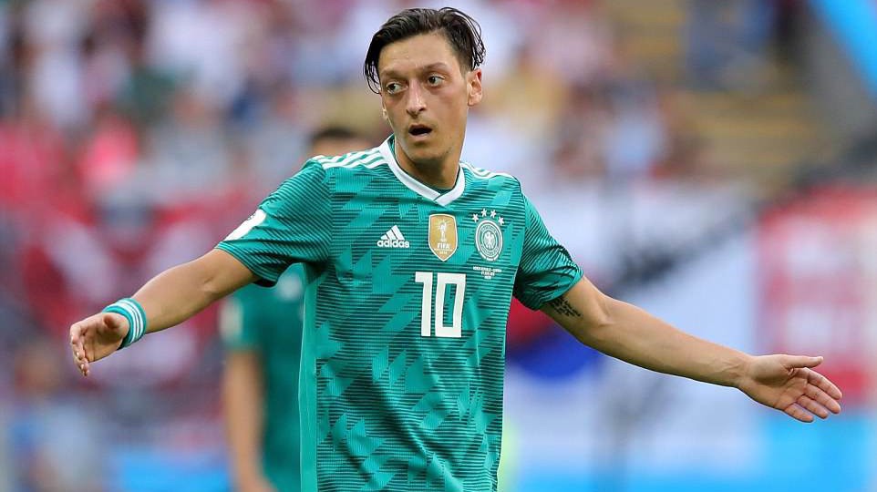 Mesut Ozil và Top 10 ngôi sao chia tay đội tuyển ở độ chín sự nghiệp (kì 2)