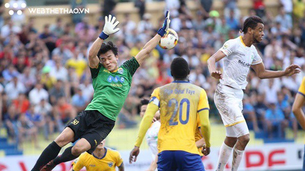 Thủ môn Bùi Tiến Dũng nhận “cơn mưa” bàn thua trước ngày hội quân U23 Việt Nam