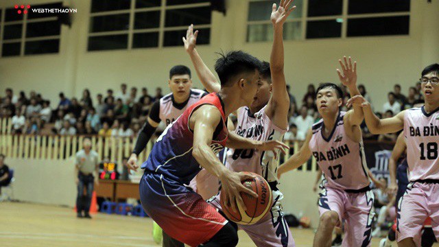 Khi những khán đài bóng rổ Không chuyên Hà Nội chẳng thua kém gì VBA