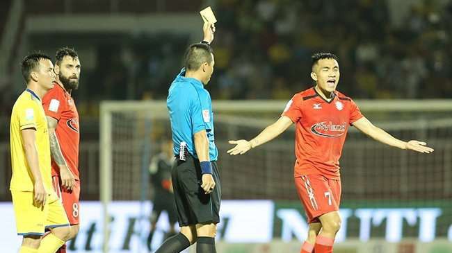 Sầm Ngọc Đức nhận án phạt nặng, nghỉ hết V.League 2018