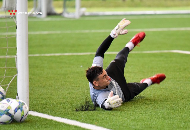 Nhận mưa bàn thua ở Thanh Hóa, Tiến Dũng đổi kiểu tóc khi lên U23 Việt Nam - Ảnh 6.