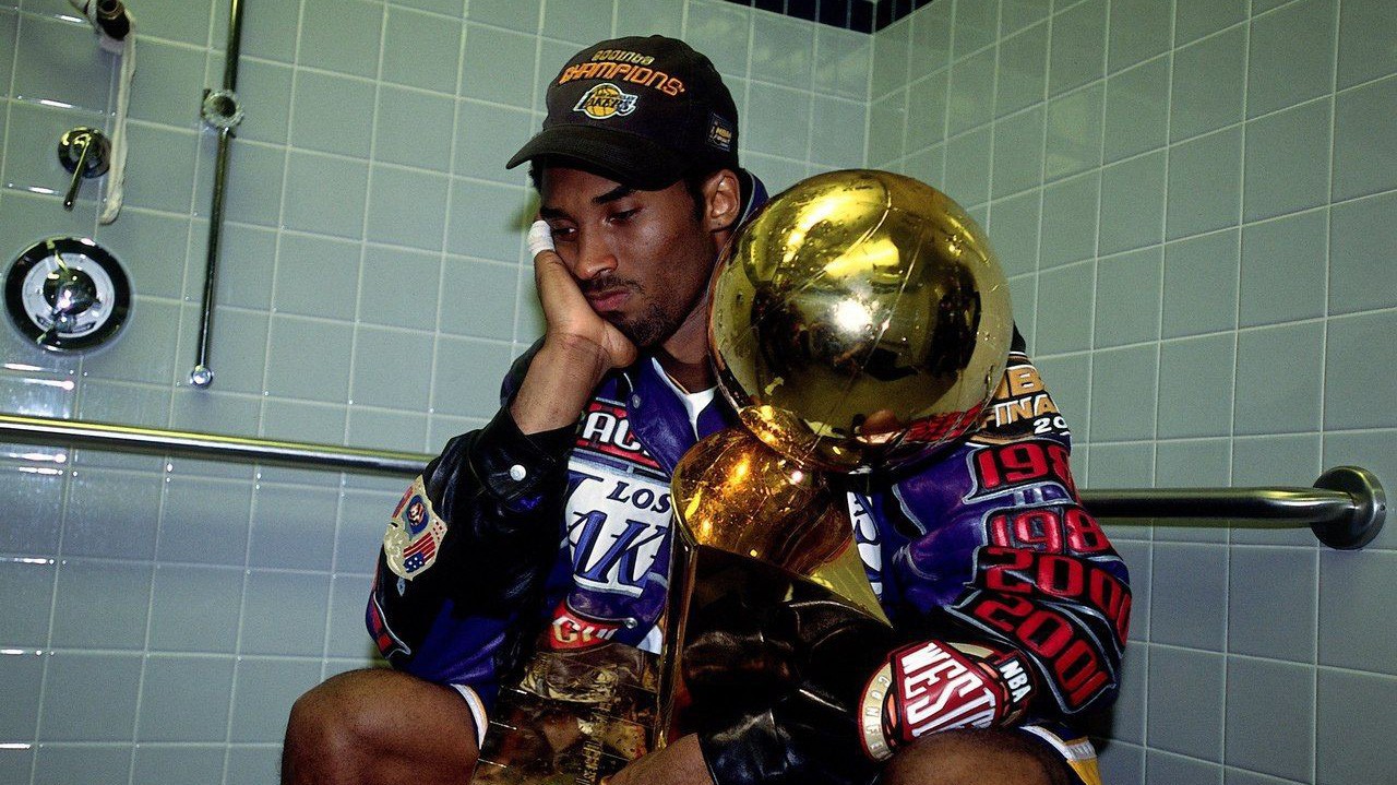 Vì sao Kobe Bryant lại khóc trong phòng tắm tại chung kết NBA 2001?