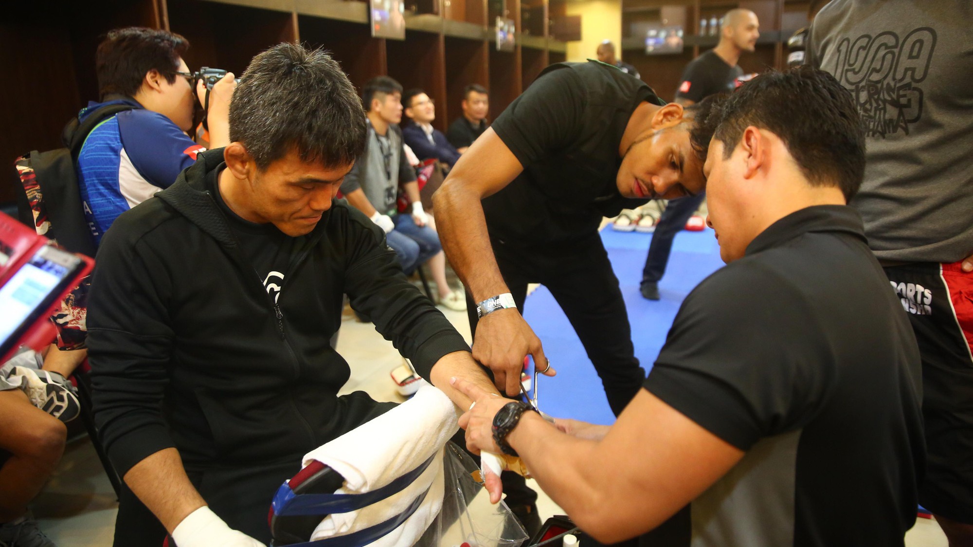 Hé lộ hậu trường chuẩn bị của các võ sĩ trước khi lên sàn ONE Championship