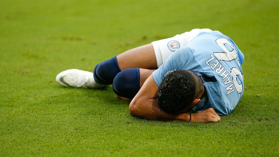 Man City nguy cơ mất ngôi sao đắt giá Riyad Mahrez ở trận gặp Chelsea và Arsenal