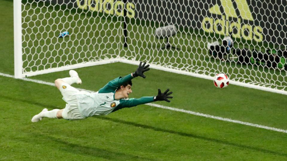 Courtois bị "troll" không thương tiếc vì màn trình diễn tệ trước Nhật Bản, sau khi chê bai Pickford