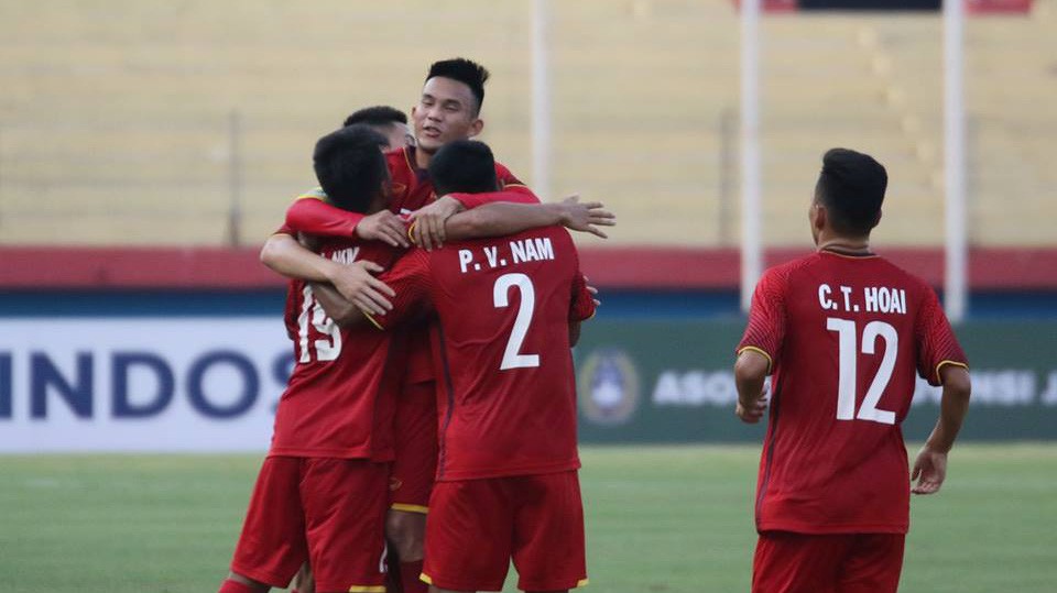 Thắng đậm Philippines, U19 Việt Nam dẫn đầu bảng A VCK U19 ĐNÁ 2018