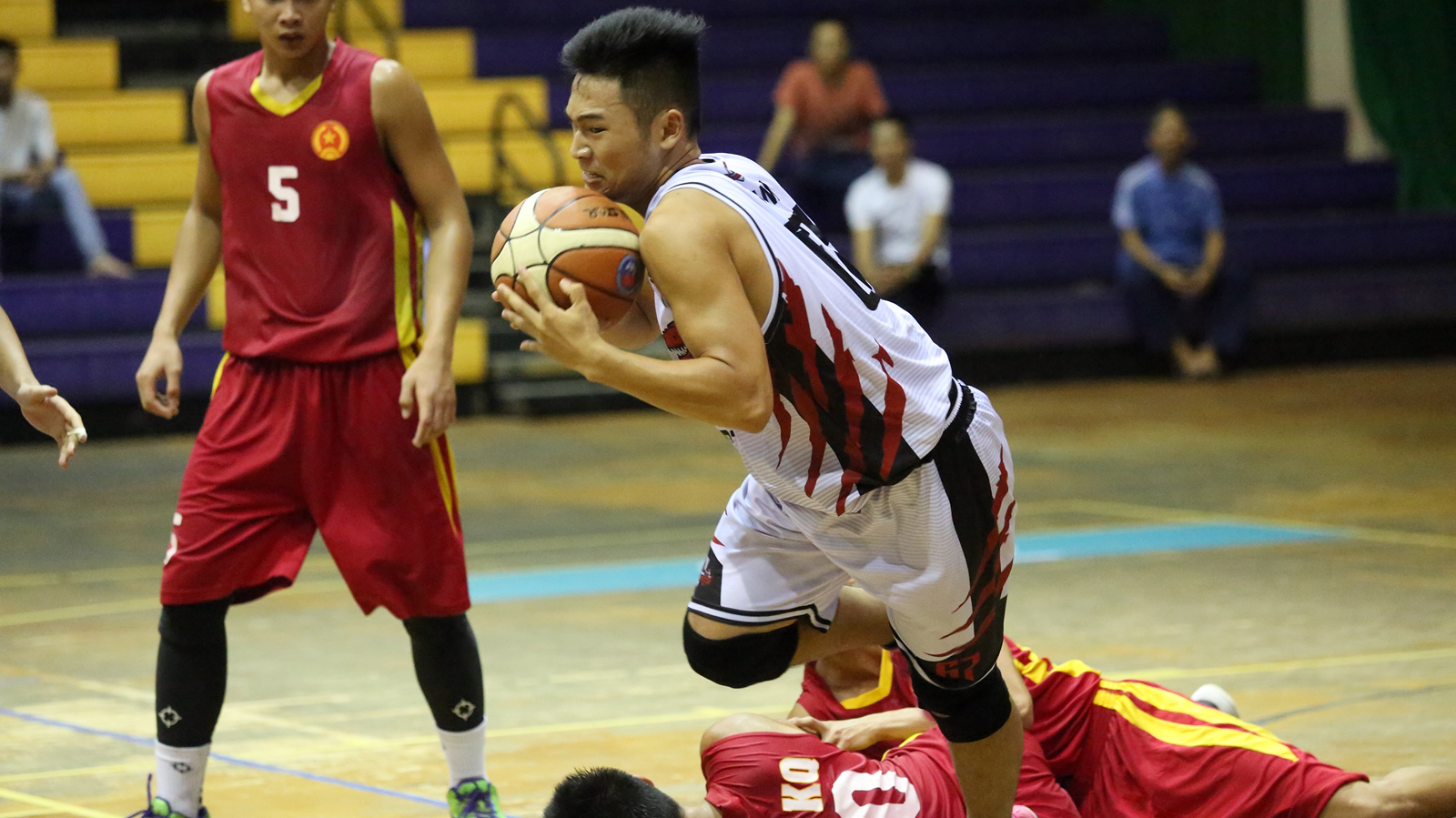 Bán kết U.19 Quốc gia: Bản lĩnh Hậu Giang và cuộc ngược dòng ngoạn mục của Thang Long Warriors