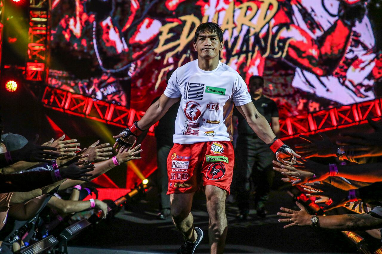 Đối thủ tiếp theo cho Martin Nguyễn: Eduard Folayang hay Shinya Aoki? - Ảnh 2. Đối thủ tiếp theo cho Martin Nguyễn: Eduard Folayang hay Shinya Aoki? - Ảnh 2.
