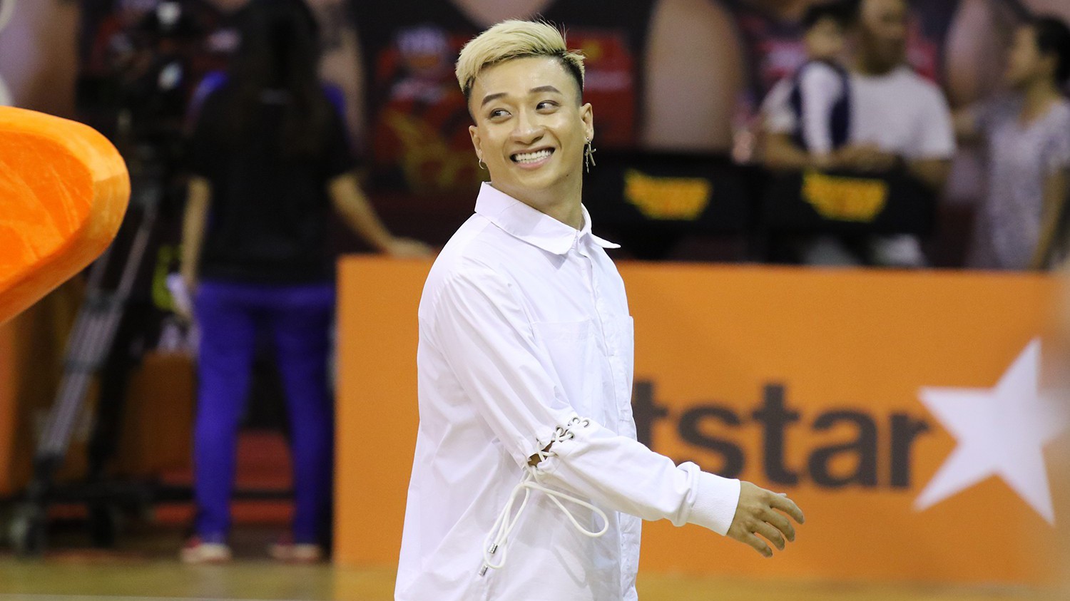 "Chàng trai giày cao gót" Adam Lâm chớm nở tình yêu với bóng rổ nhờ Mr.Wiggle Trần Đăng Khoa