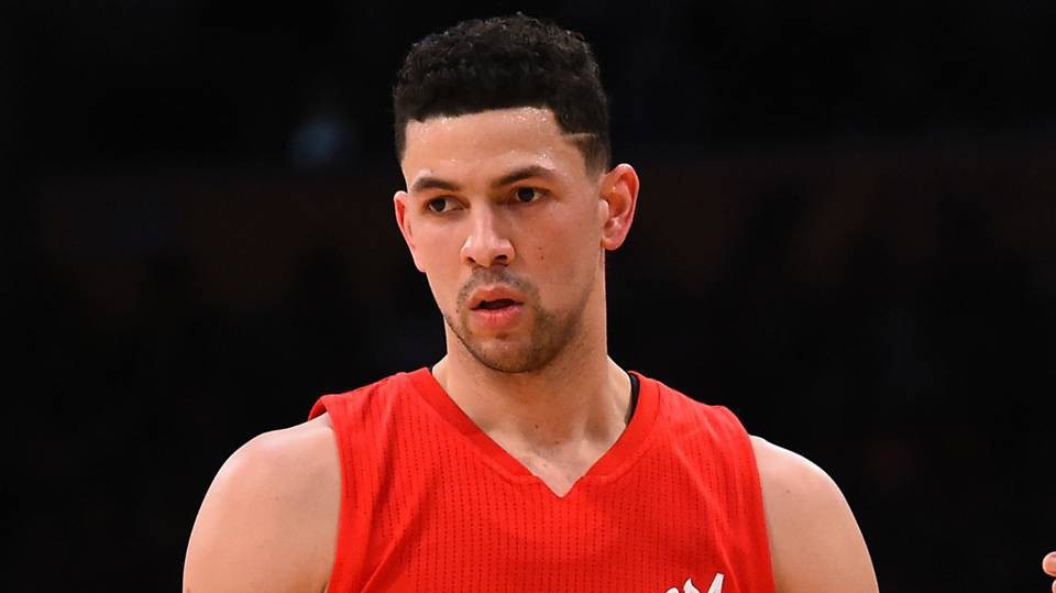 Austin Rivers nhắn gửi tới con trai LeBron James