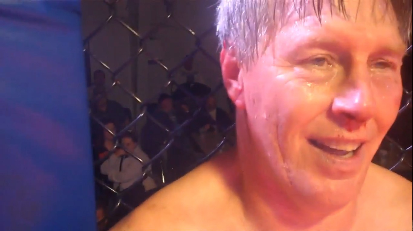 Ông bố hạ knock-out con trai để ngăn đi theo nghiệp võ sĩ MMA