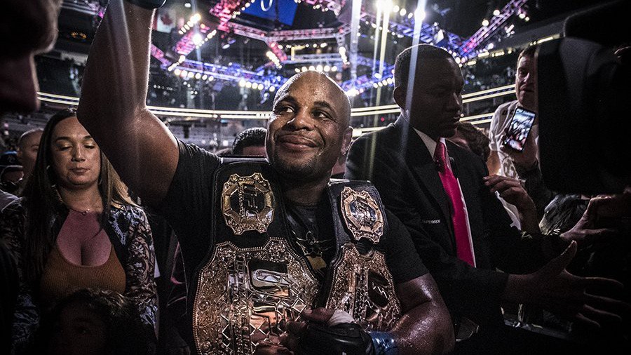 Cormier xác nhận bảo vệ đai Light Heavyweight, điểm danh đối thủ tiềm năng
