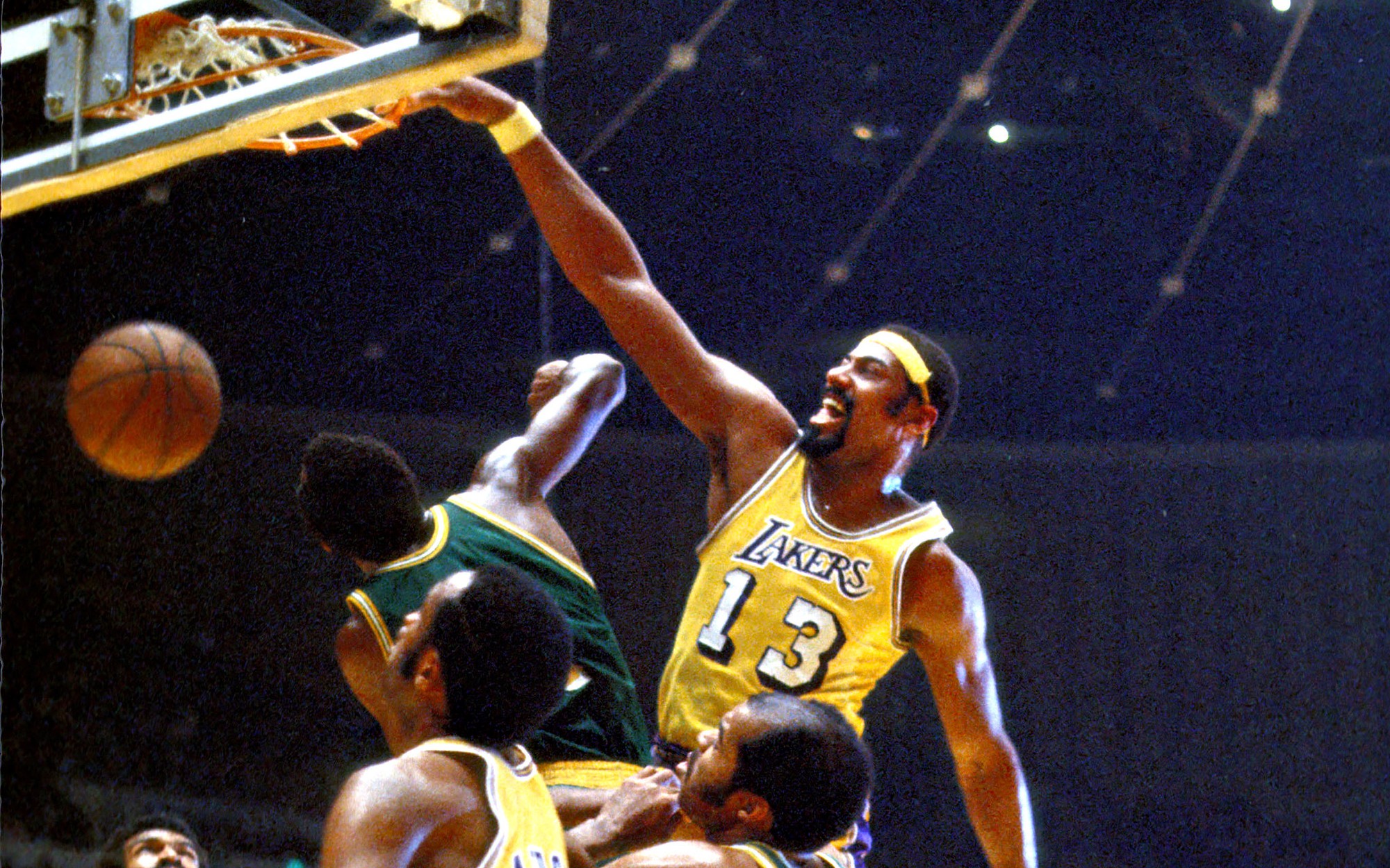 10 chiến thần bá đạo nhất từng đầu quân cho Los Angeles Lakers - Ảnh 10. 10 chiến thần bá đạo nhất từng đầu quân cho Los Angeles Lakers - Ảnh 10.