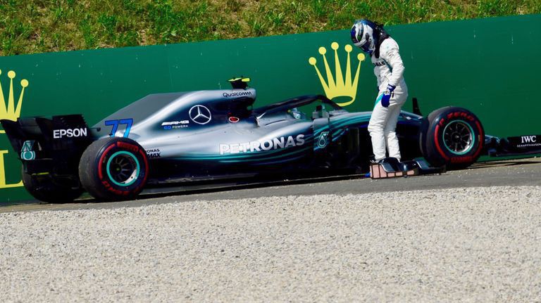 Mercedes hy vọng thoát án phạt, Red Bull gặp họa vì Ricciardo