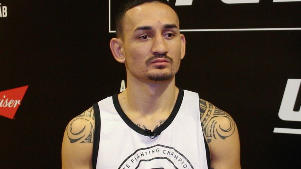Vụ Max Holloway lại khiến giới võ sỹ rúng động vì chấn động não