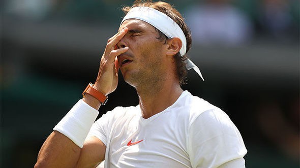 Wimbledon 2018: Nadal bị tuýt còi, Djokovic khó chịu vì luật câu giờ