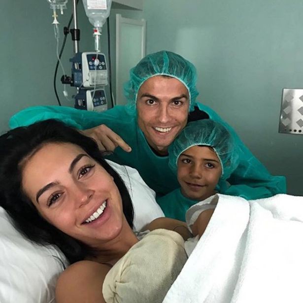 Ronaldo và Facebook bắt tay cho ra kênh truyền hình thực tế siêu sao người Bồ - Ảnh 5. Ronaldo và Facebook bắt tay cho ra kênh truyền hình thực tế siêu sao người Bồ - Ảnh 5.
