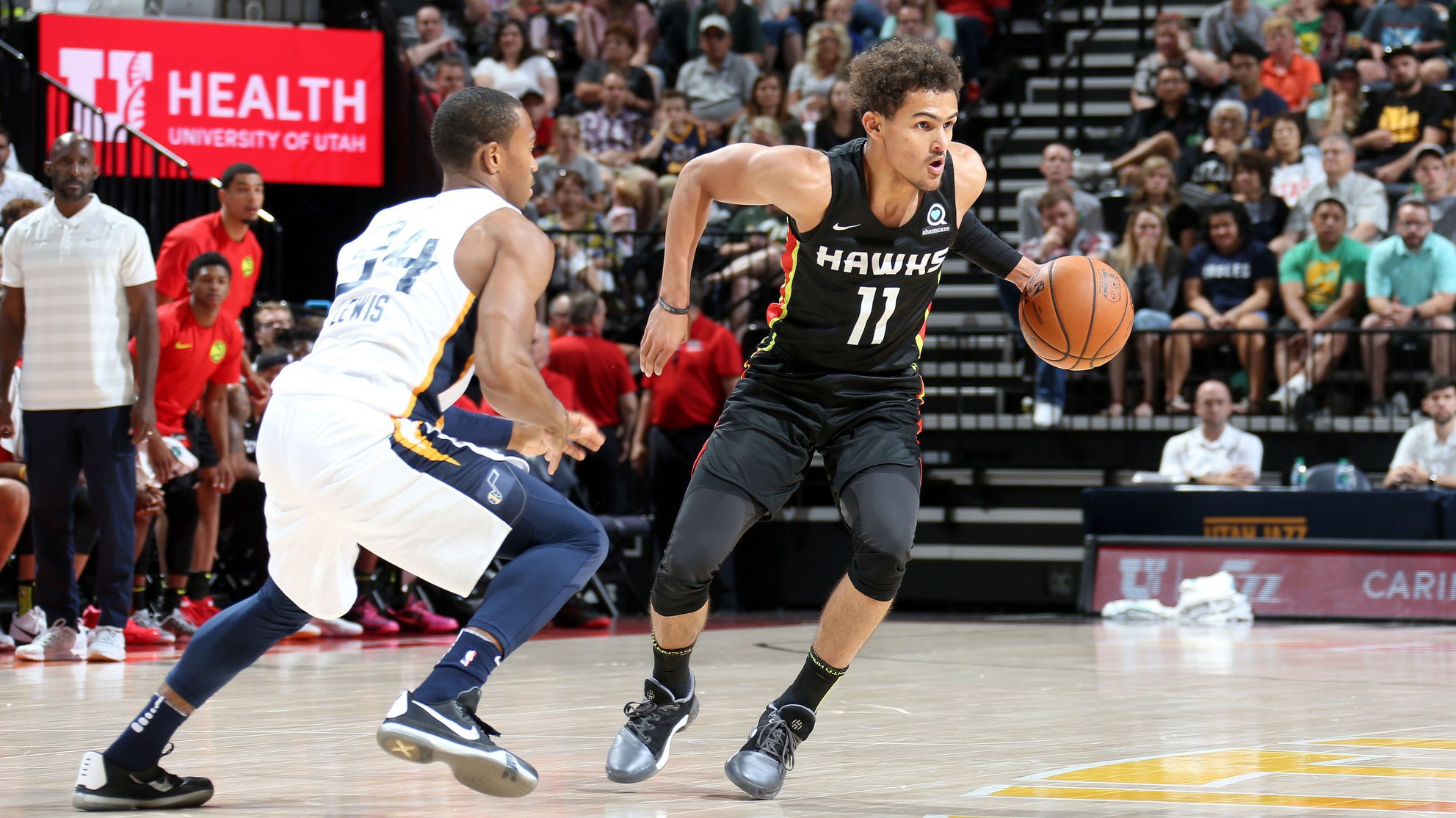 Thì ra Trae Young - Curry phiên bản tân binh "ném gạch" mấy hôm nay là do... nhà thi đấu?