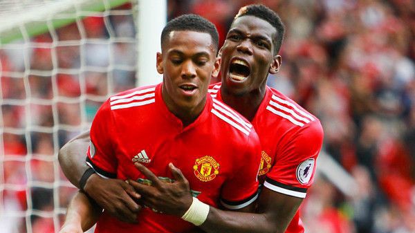 Chuyển nhượng Man Utd: Pogba gặp "khách lạ", Martial bị phạt