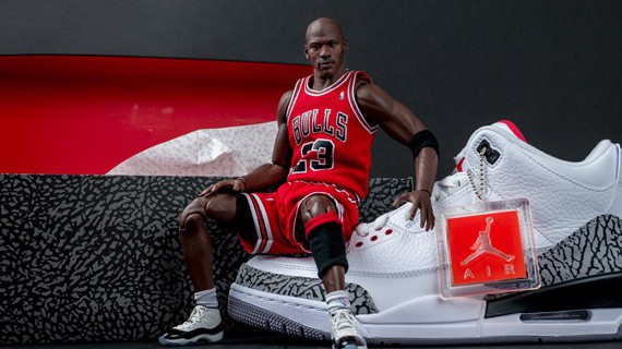 Bắt giữ 5 người với tội danh làm giả giầy Air Jordan và Nike