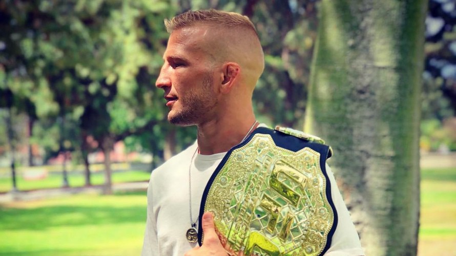 Điều kiện nào để TJ Dillashaw thực hiện trận Superfight hạng nhẹ?