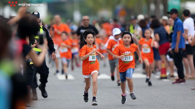 Chùm ảnh: "Ronny Dash" khởi động hoàn hảo cho Manulife Danang International Marathon 2018