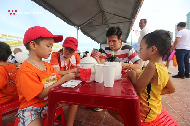 Chùm ảnh: Ronny Dash khởi động hoàn hảo cho Manulife Danang International Marathon 2018 - Ảnh 3.