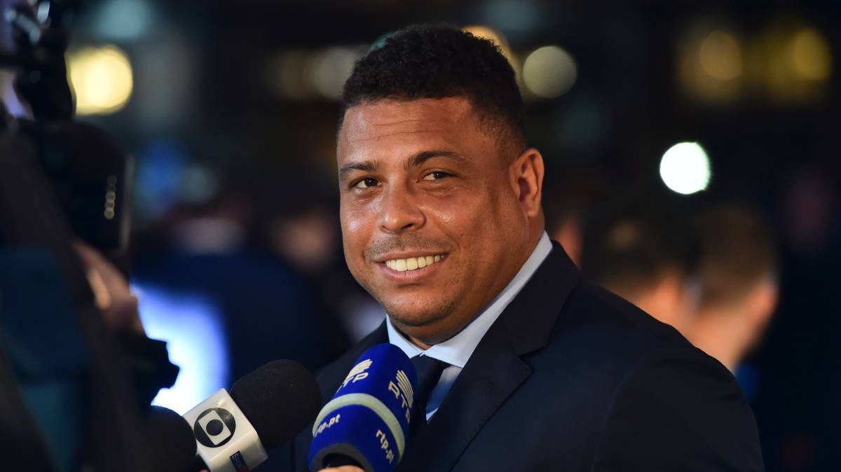 "Người ngoài hành tinh" Ronaldo nhập viện khẩn cấp vì viêm phổi