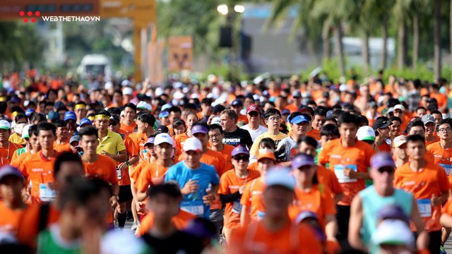 Chùm ảnh: "Biển người" tranh tài tại cự ly 5km Manulife Danang International Marathon 2018.