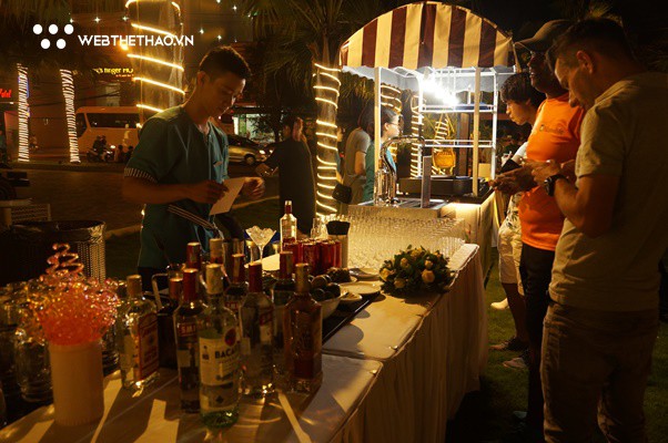 Ấm áp tiệc đứng Manulife Danang International Marathon 2018 - Ảnh 5.