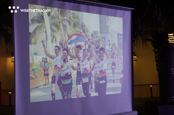 Ấm áp tiệc đứng Manulife Danang International Marathon 2018 - Ảnh 6.