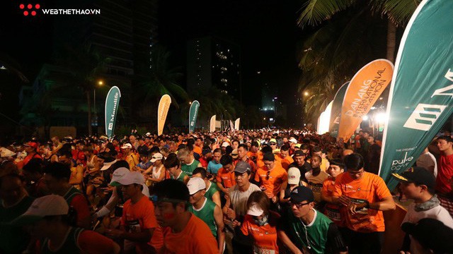 Hàng ngàn runner "phá tan" màn đêm tĩnh lặng của Đà Thành