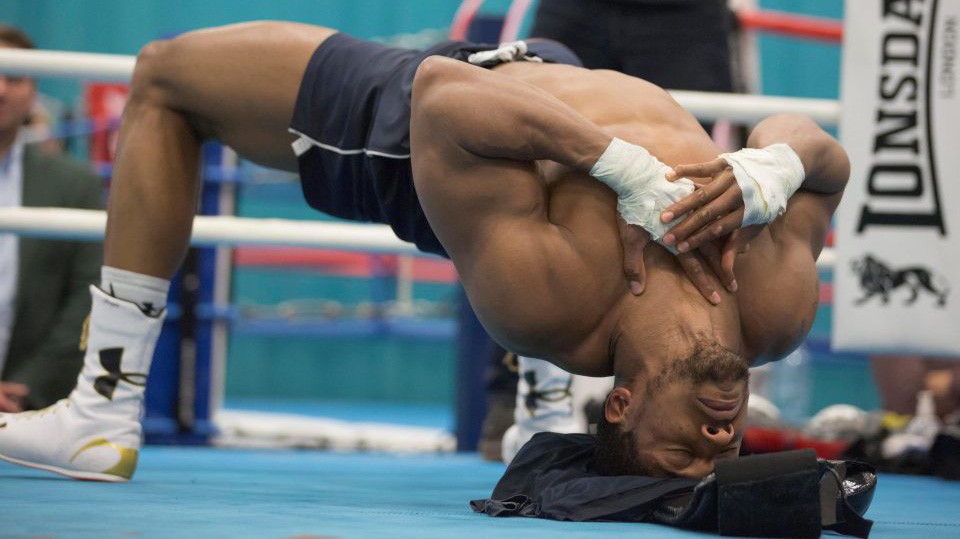 Tầm quan trọng của việc rèn cơ cổ trong MMA - Quyền Anh