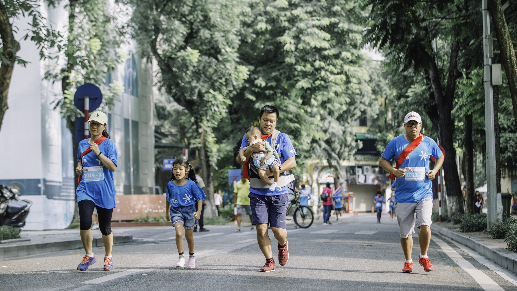 Độc đáo cuộc thi cả nhà chạy tiếp sức Family Ekiden