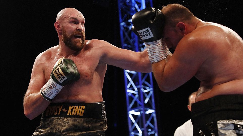 Tyson Fury đòi "ru ngủ" Deontay Wolder bằng cú tay trái sở trường