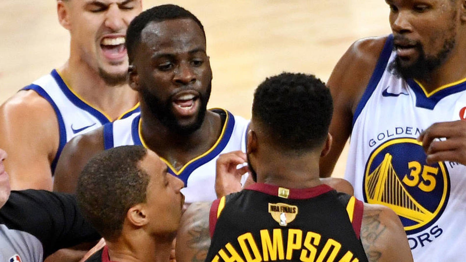 Draymond Green chính thức lên tiếng sau "tai nạn" với Tristan Thompson