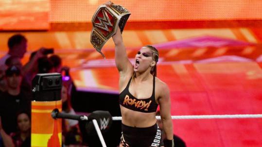 Ronda Rousey lên ngôi, Brock Lesnar mất đai vô địch tại WWE
