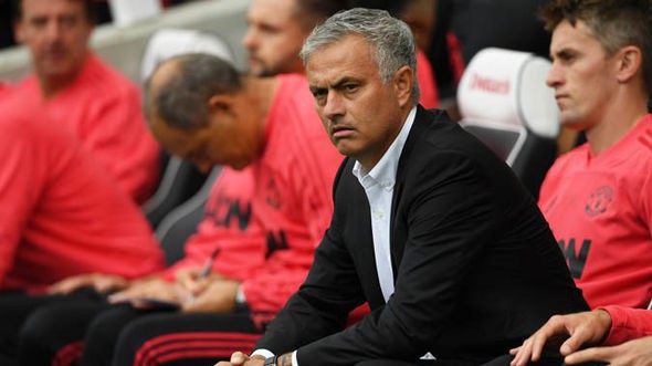 Cựu danh thủ Man Utd dự báo Jose Mourinho sẽ bị sa thải trước lễ Giáng sinh