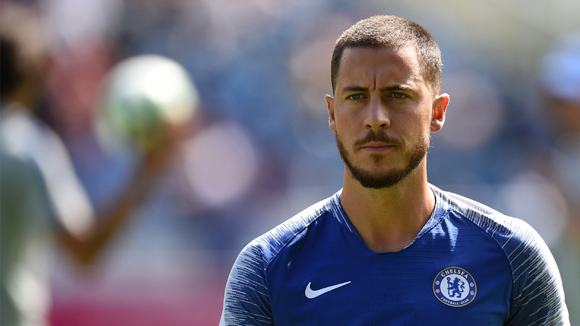 Vì sao Eden Hazard dự bị cả 2 trận đầu mùa và chưa ký hợp đồng mới với Chelsea?
