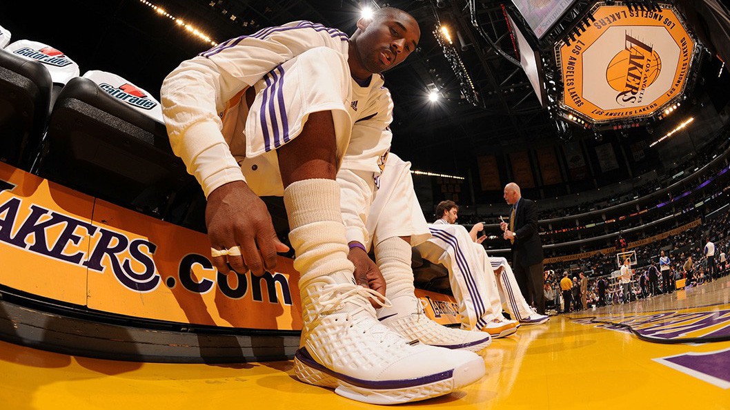 Nhìn lại những mẫu giày quan trọng nhất trong sự nghiệp của Kobe Bryant